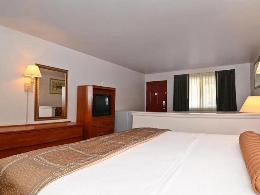 Magnuson Hotel Manitou Springs Bagian luar foto